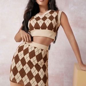 V neck argyle print sleeveless skirt and top set